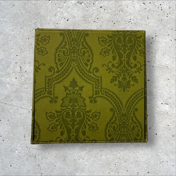 Gucci Beauty Compact Mirror - Picture 2 of 12